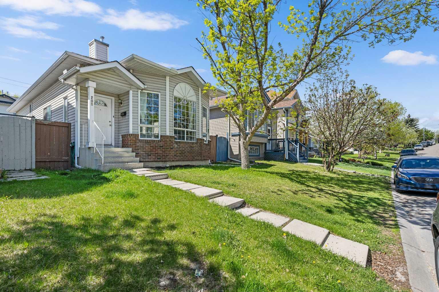 Property Photo: 208 Harvest Gold Circle NE AB T3K 4H5