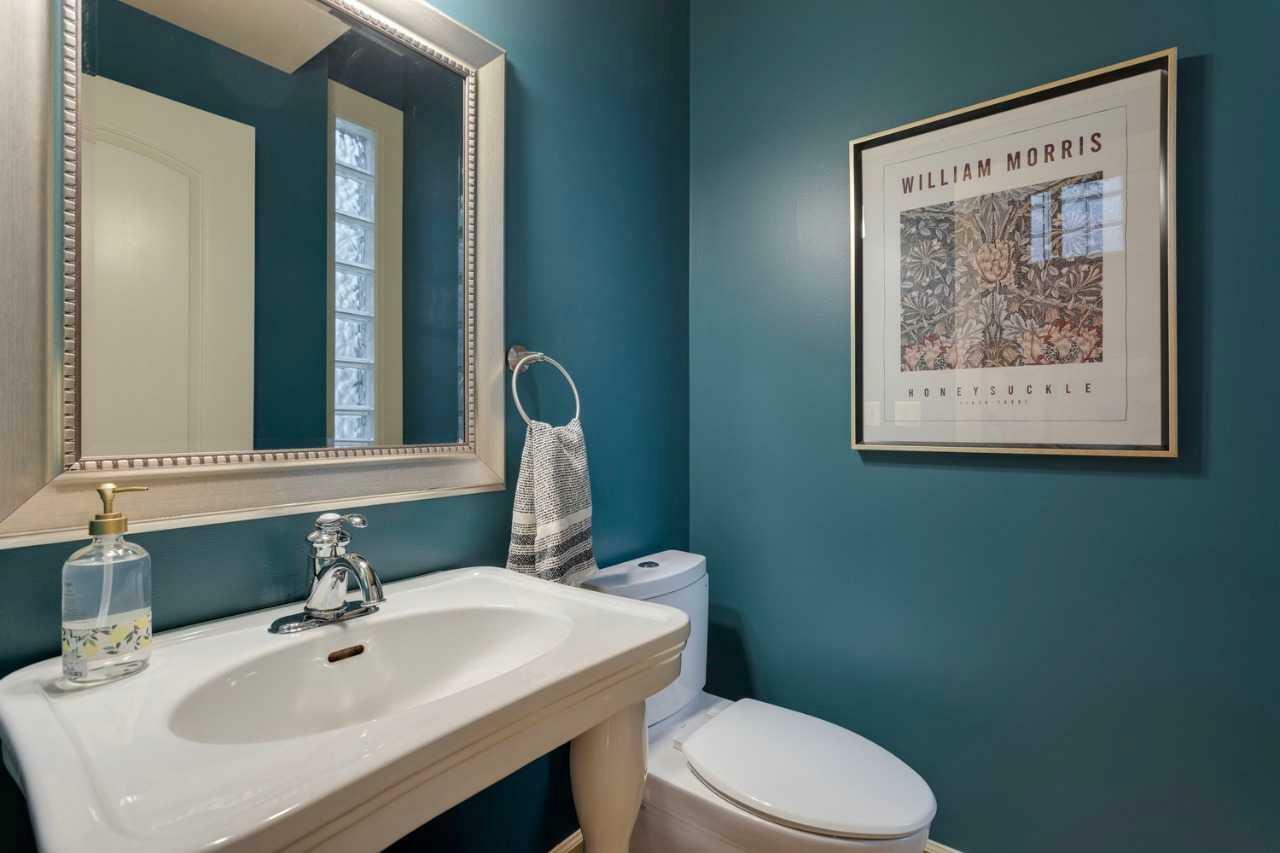 Property Photo: 628 27 Avenue NW AB T2M 2J1