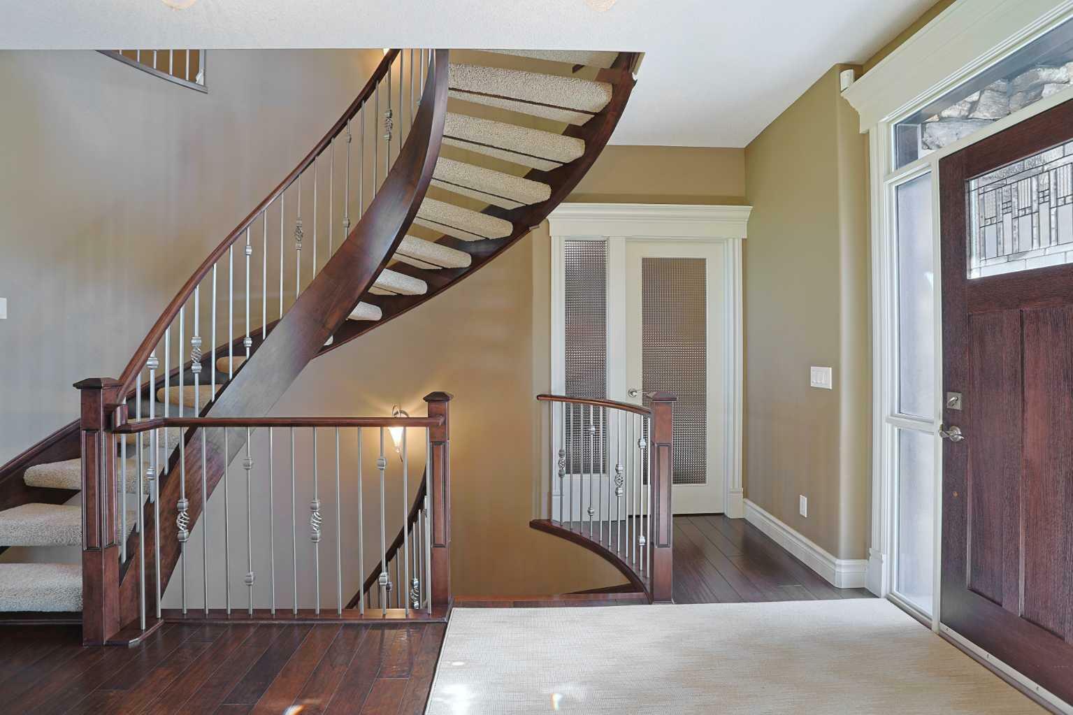 Property Photo: 117 Rockcliff Bay NW AB T3G 5Z5