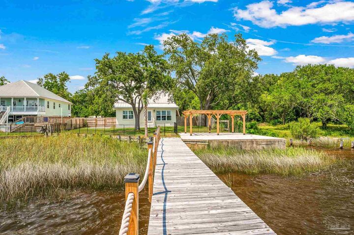Property Photo: 7693 Petersen Pt Rd FL 32583
