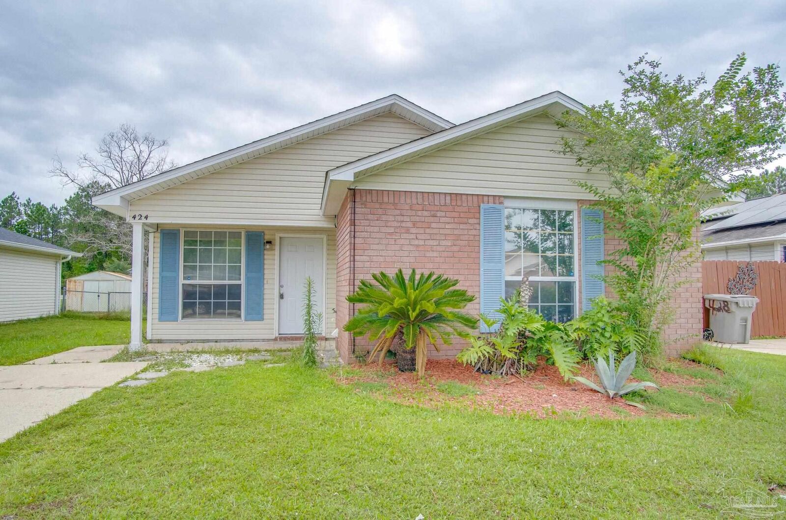Property Photo:  424 Pine Crescent Way  FL 32506 