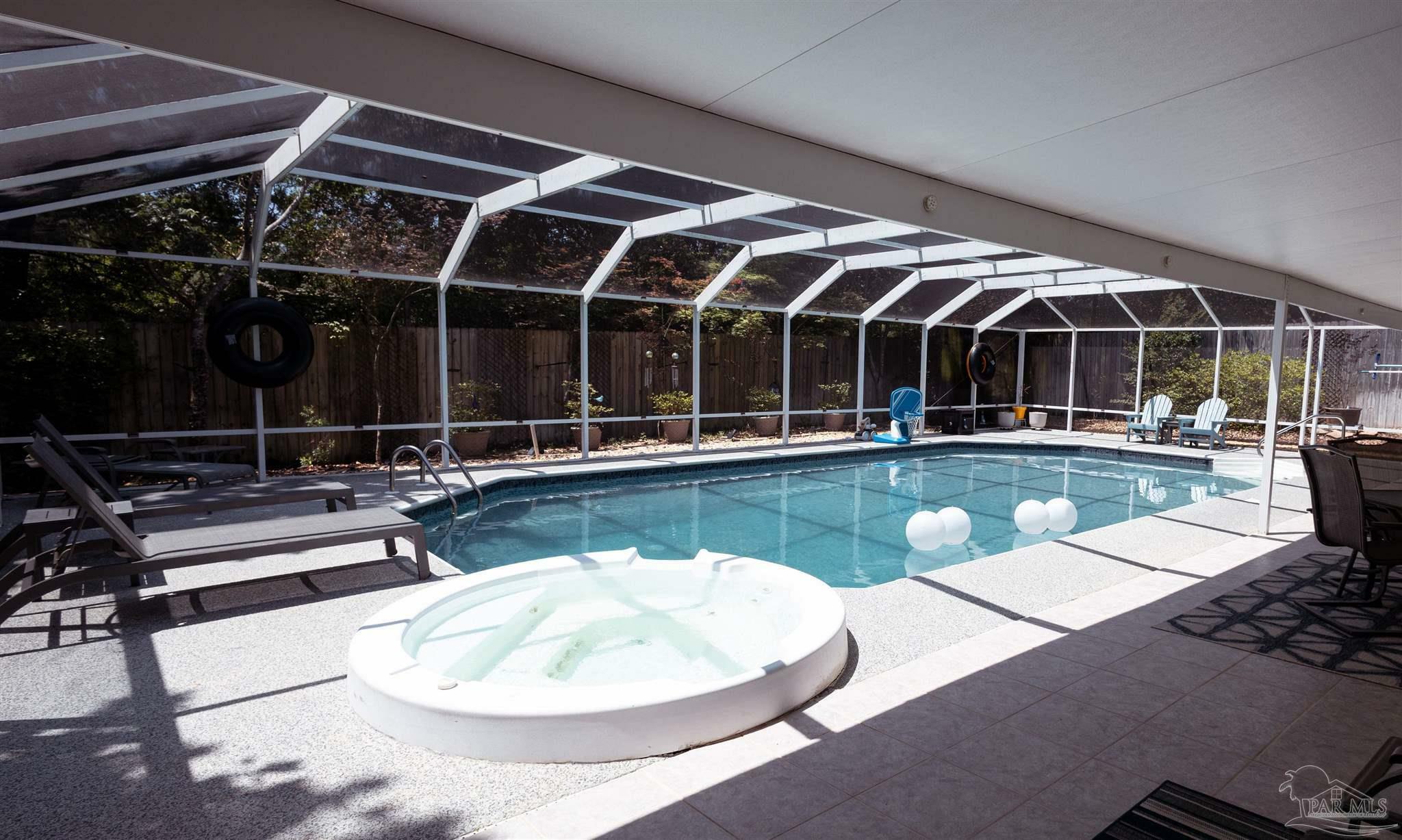 Property Photo: 139 Nicole Ln FL 32539