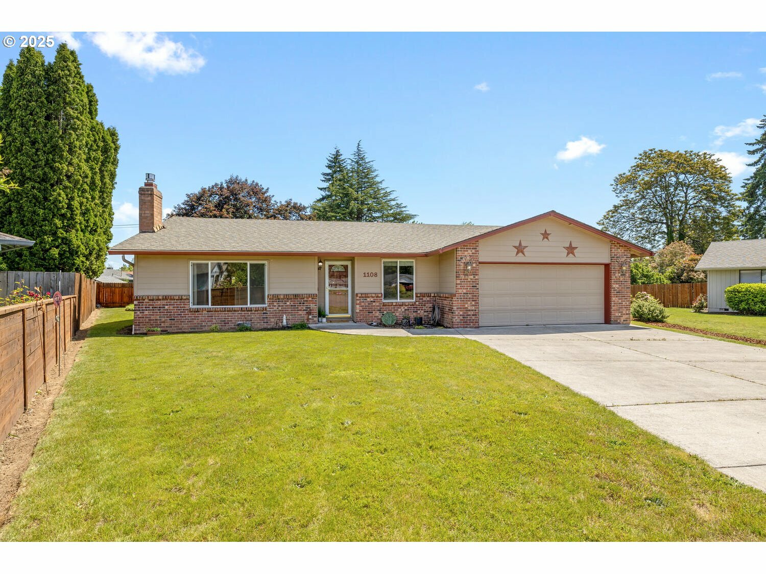 Property Photo: 1108 NE 133rd Cir WA 98685