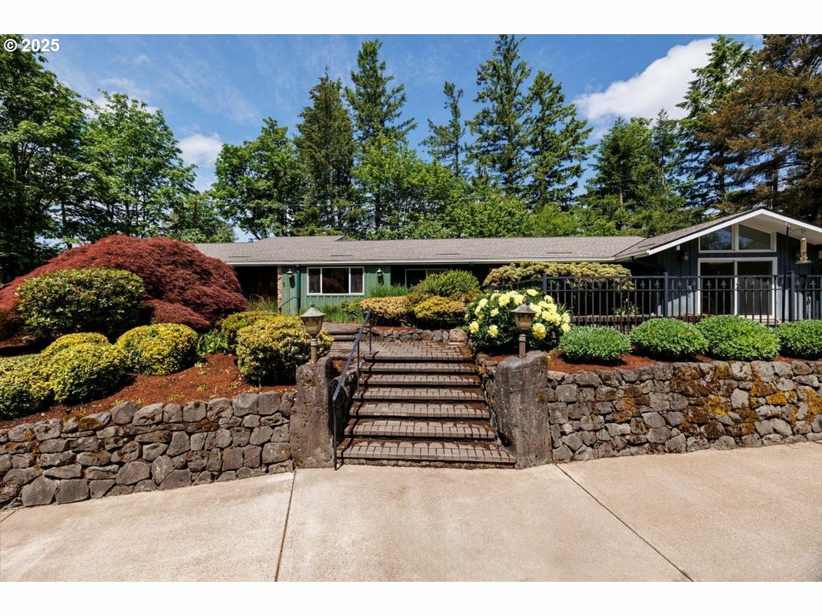 Property Photo: 990 NW 93rd Ave OR 97229