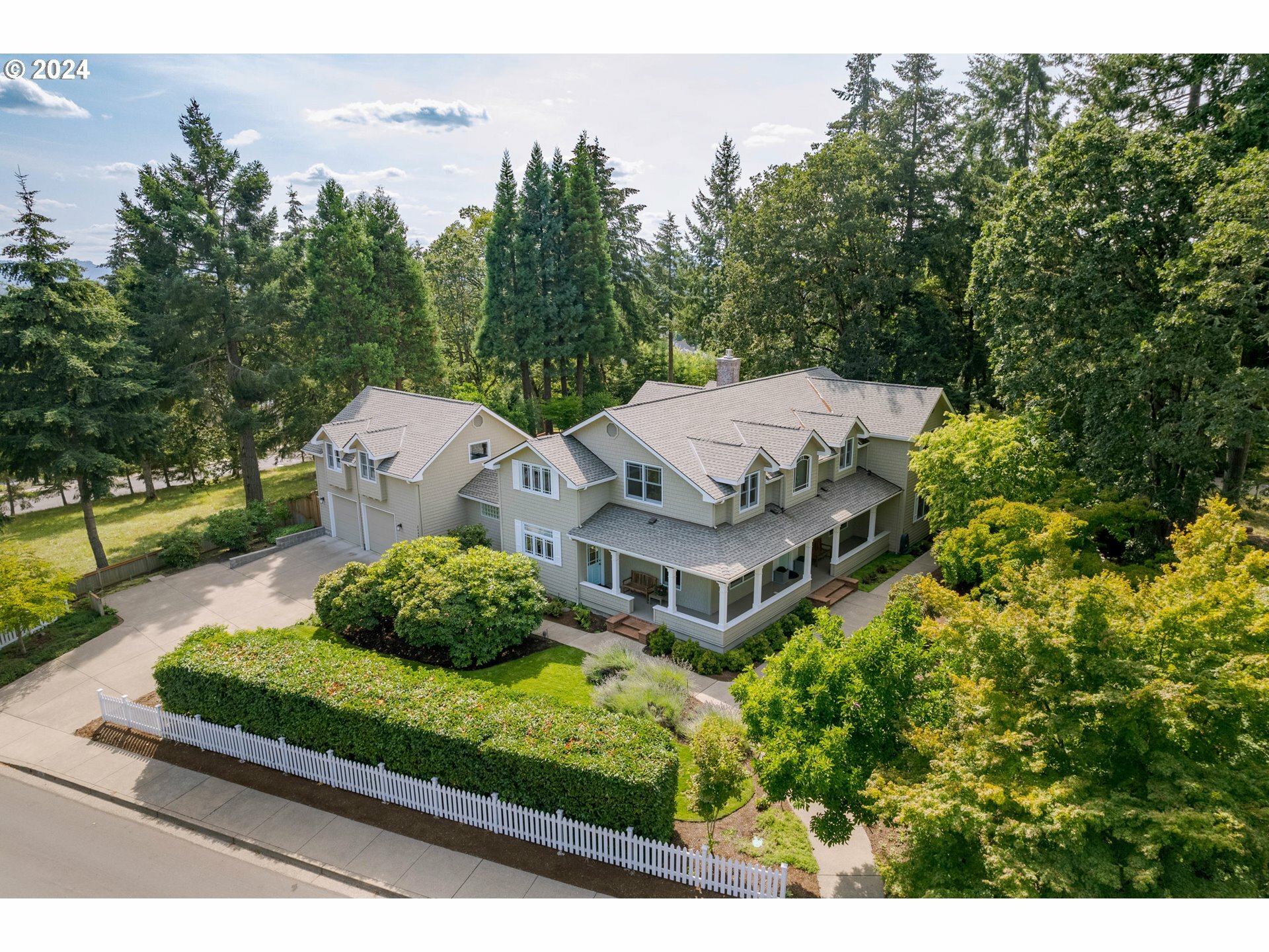 Property Photo: 2449 Lasater Blvd OR 97405
