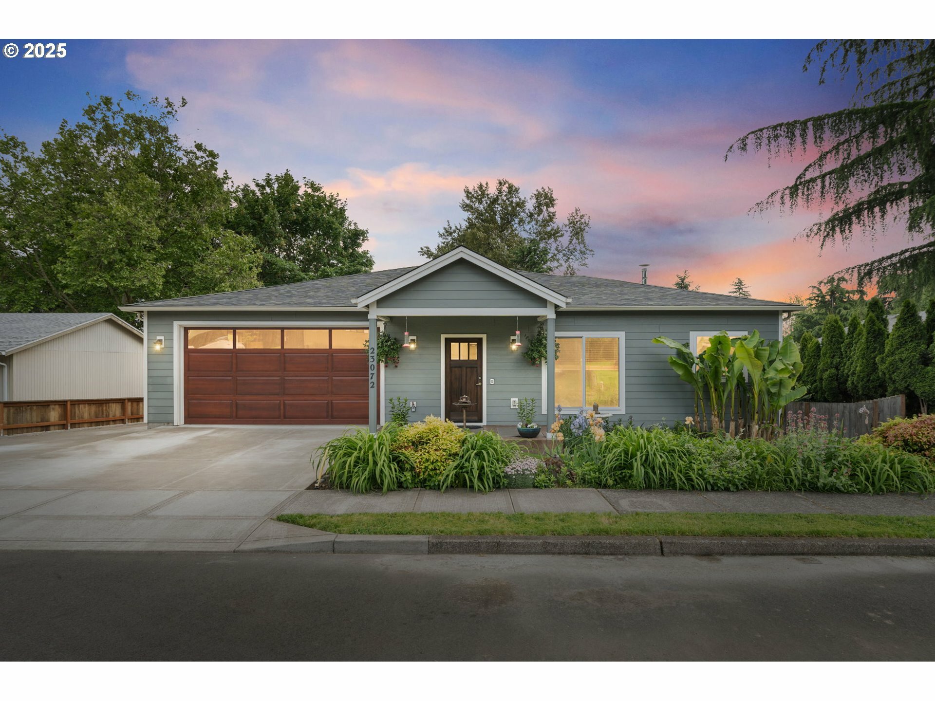 Property Photo: 23072 SW Mansfield St OR 97140