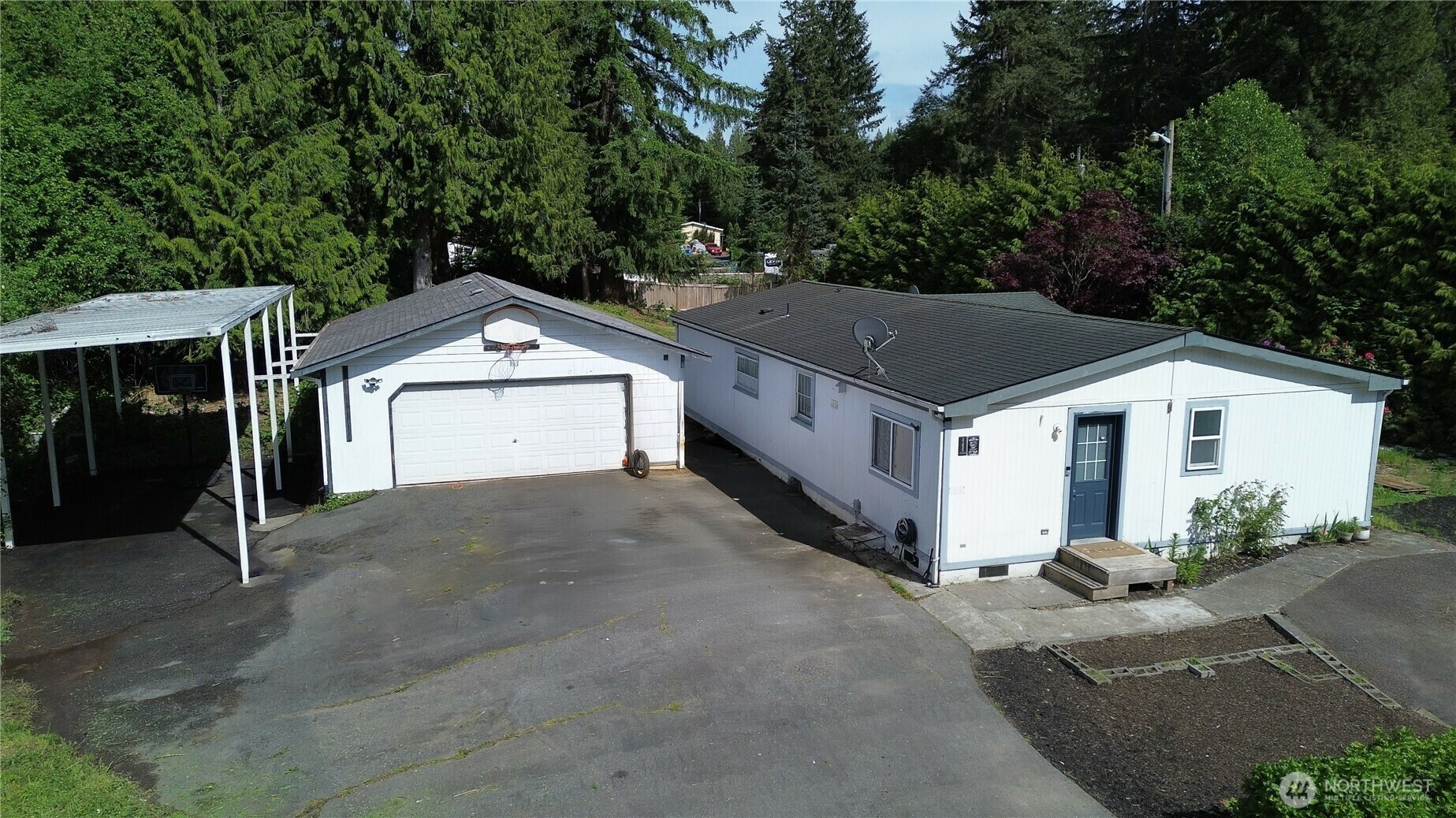 Property Photo: 21833 127 Avenue SE WA 98296