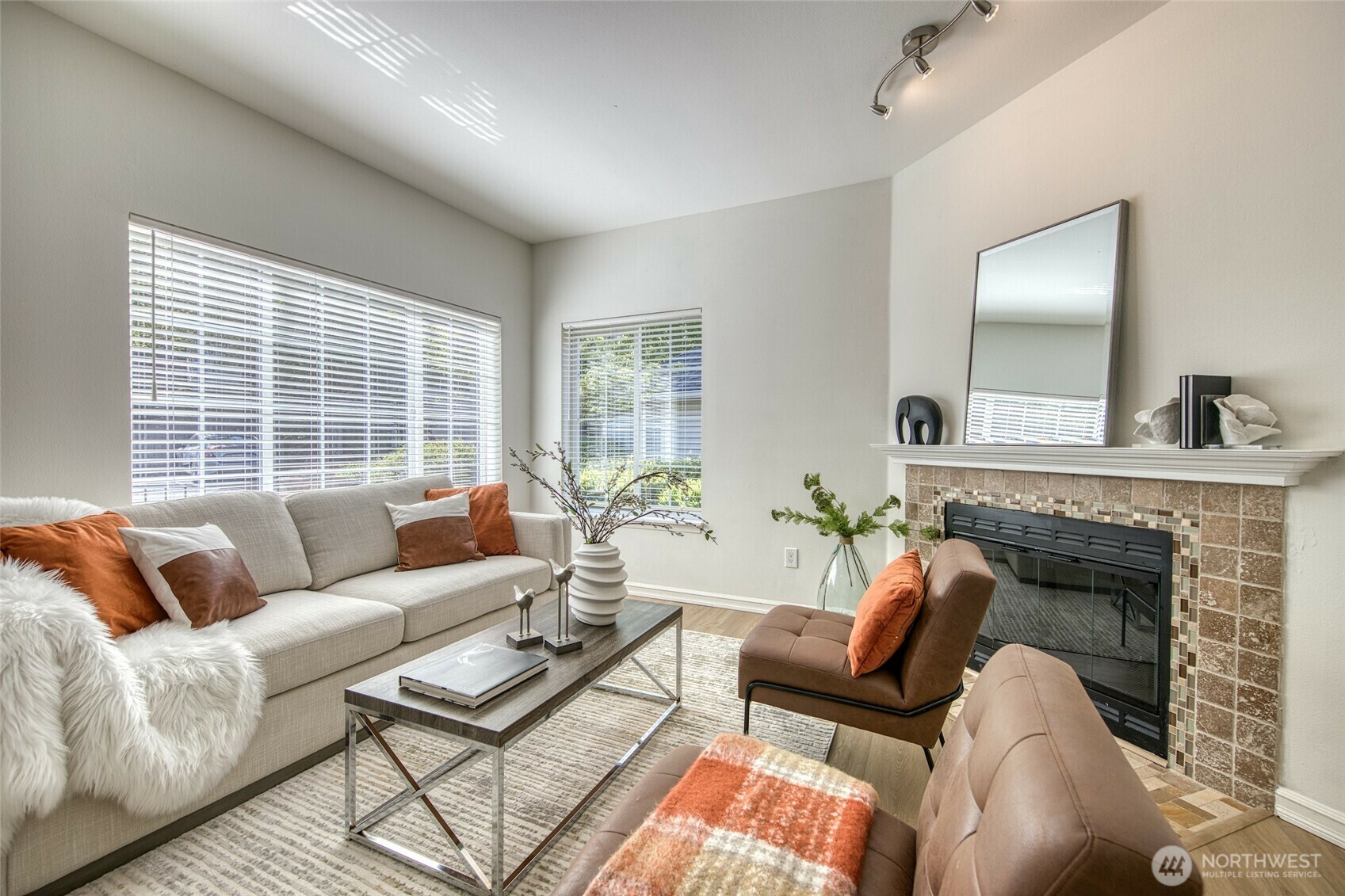 Property Photo: 10909 Avondale Road NE J137 WA 98052