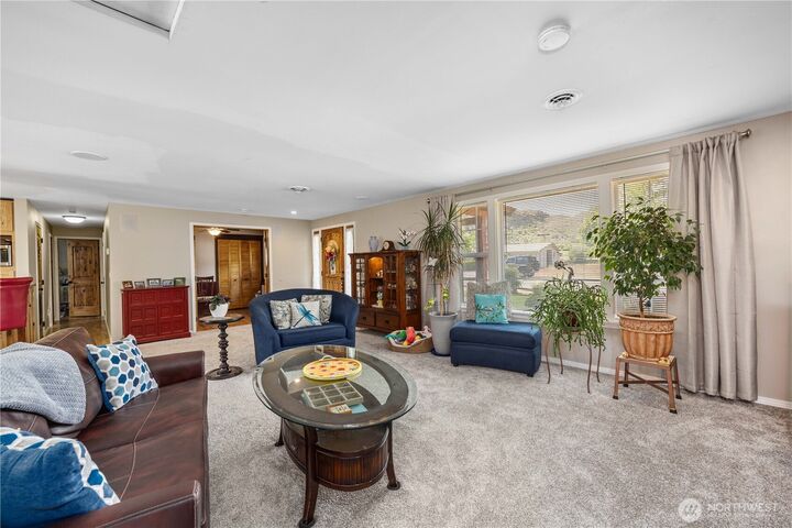 Property Photo:  630  Riverside Drive  WA 98846 