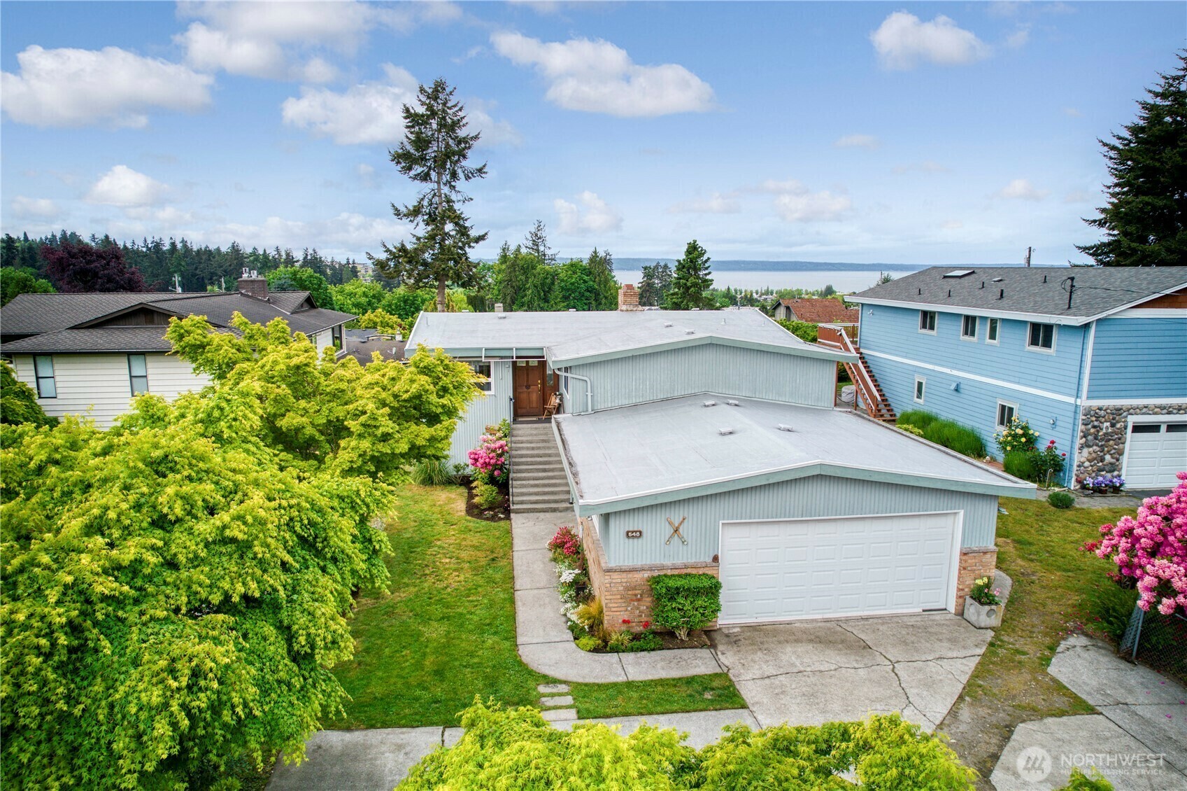 Property Photo: 548 6th Avenue S WA 98020