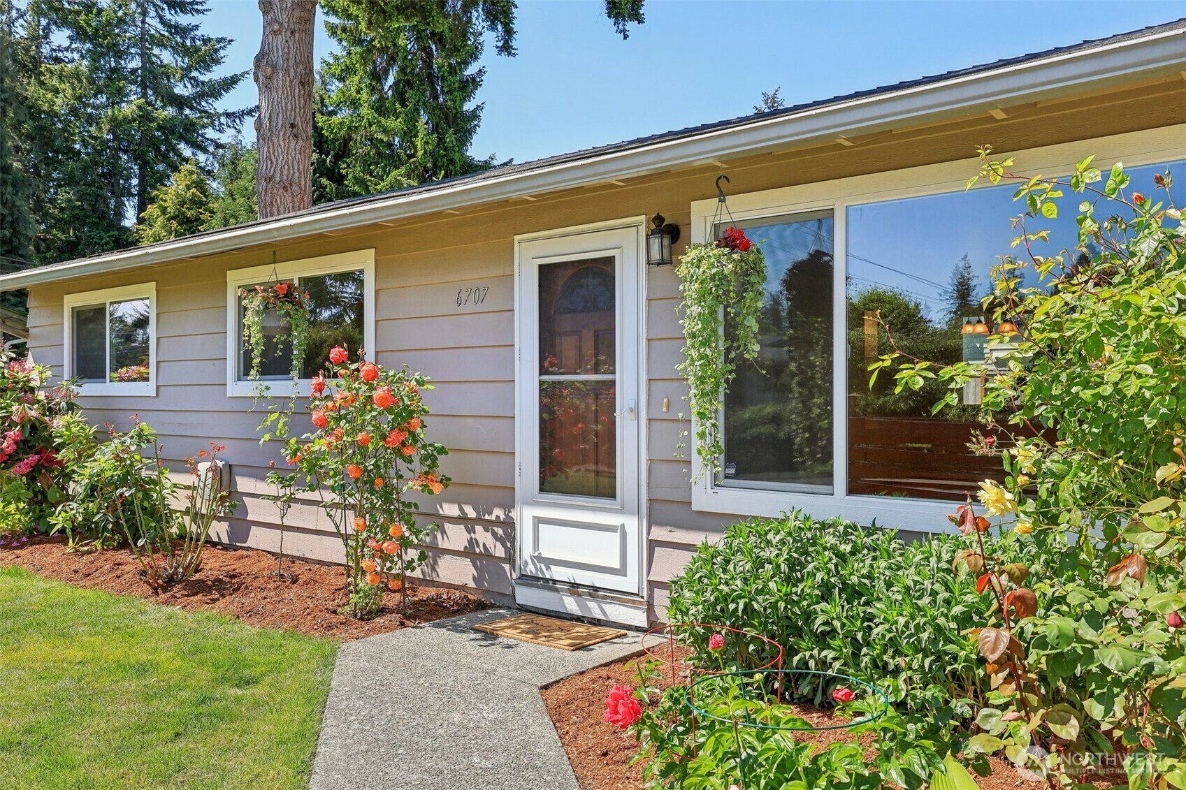 Property Photo: 6707 162 Place SW WA 98037