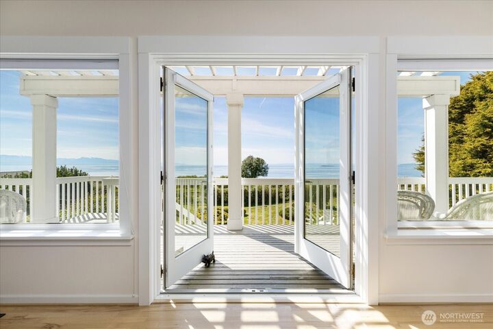 2029  West Beach Road  Oak Harbor WA 98277 photo