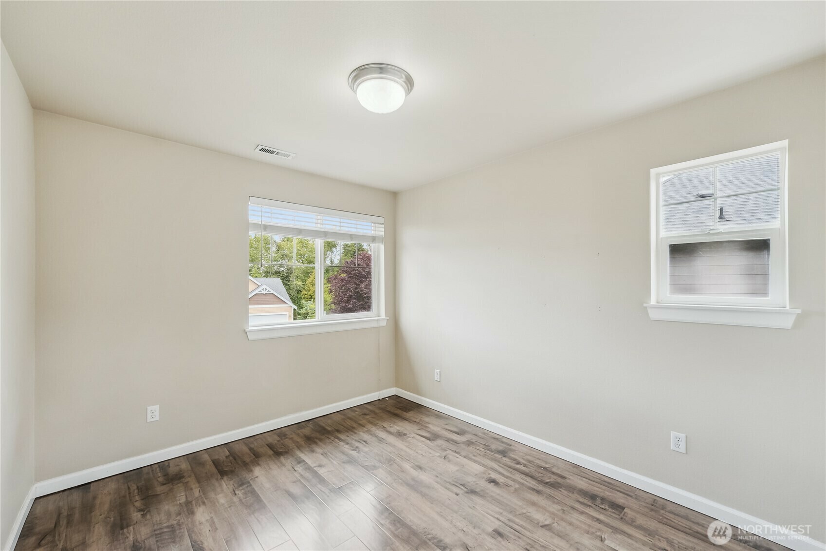 Property Photo: 4926 Diana Court SE 9 WA 98092
