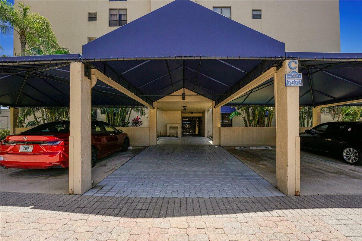 Property Photo: 7572 Regency Lake Drive 501 FL 33433