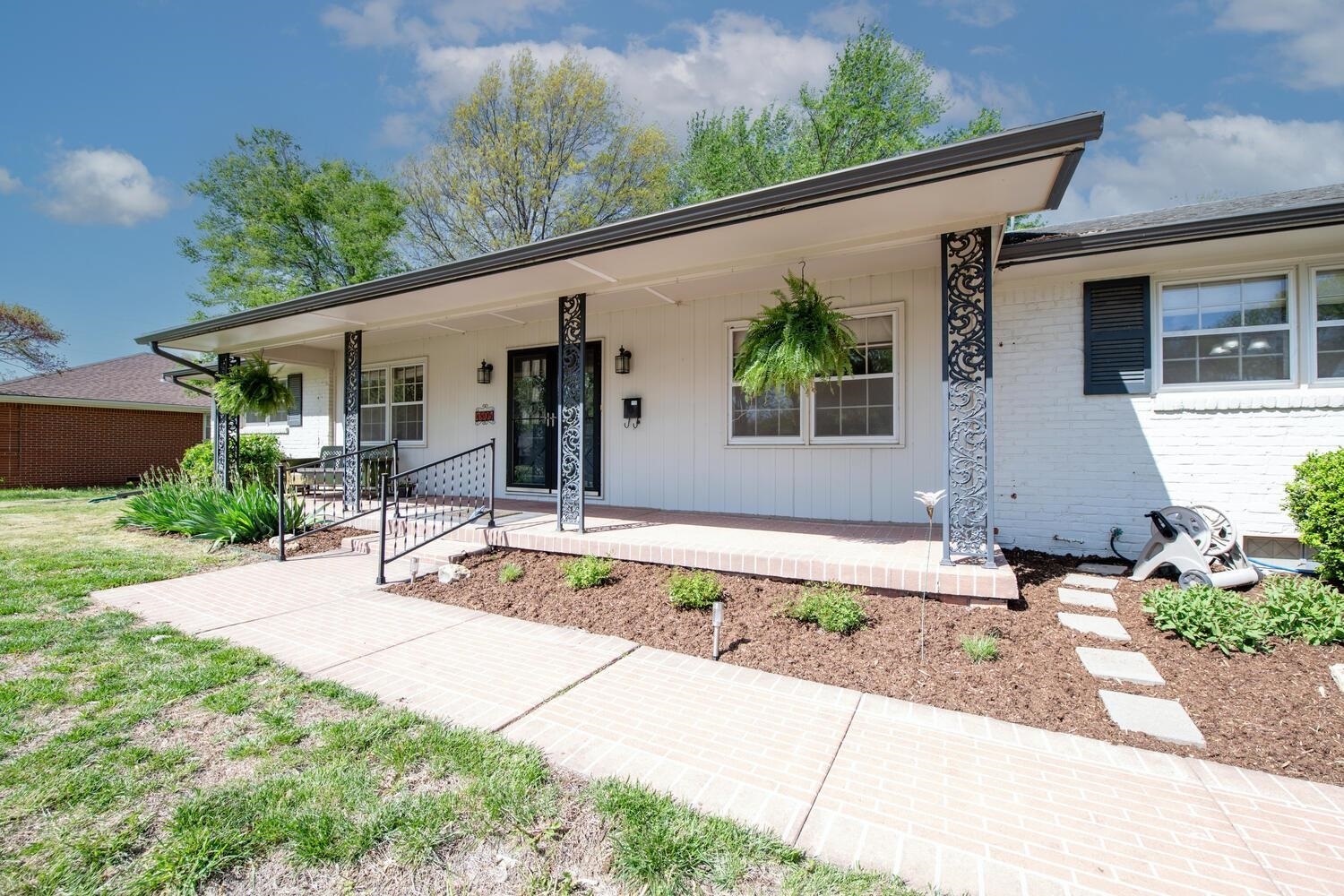 Property Photo: 1805 Kevin St KS 67208