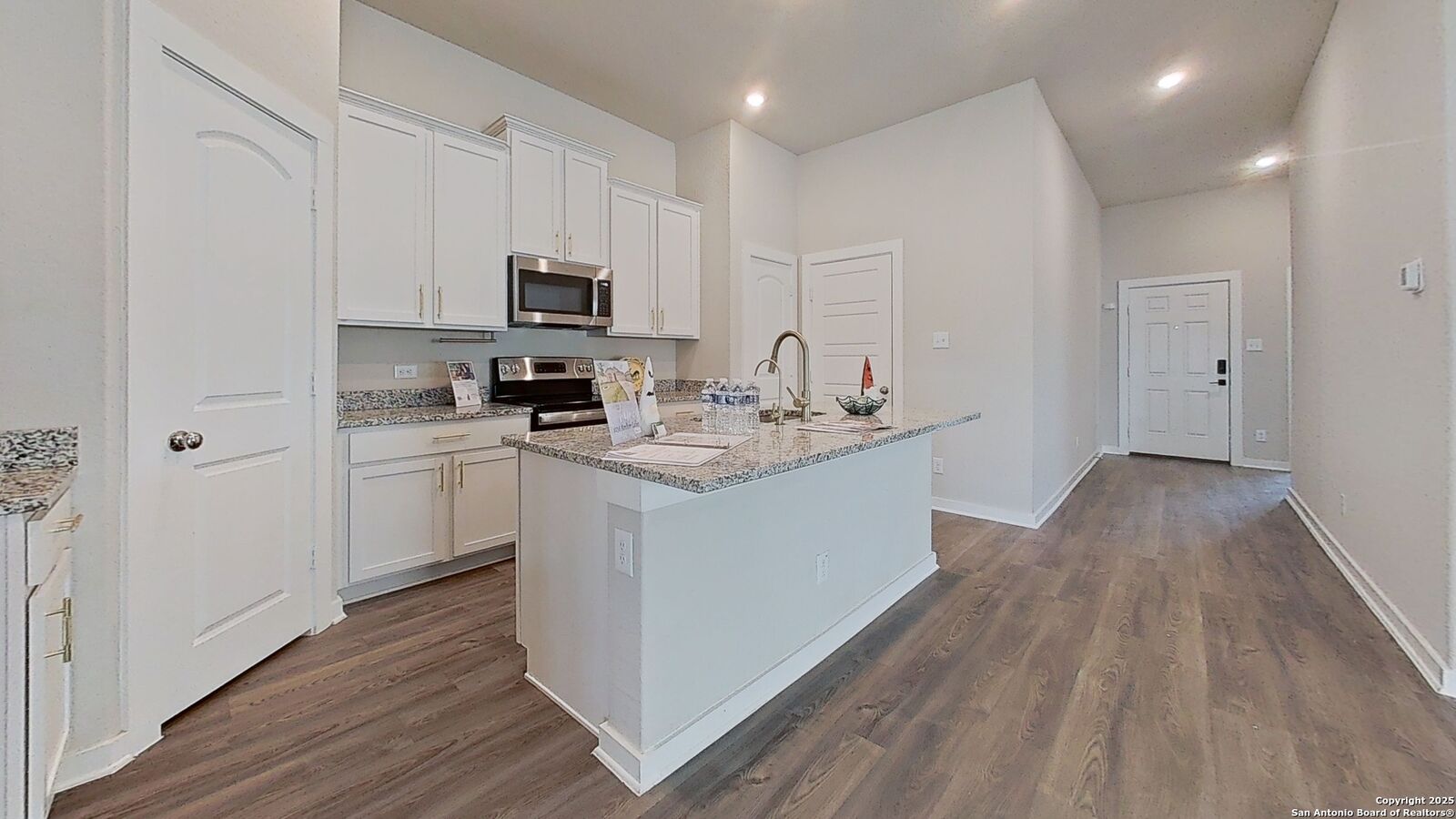 Property Photo:  1136 Amber Lake  TX 78155 