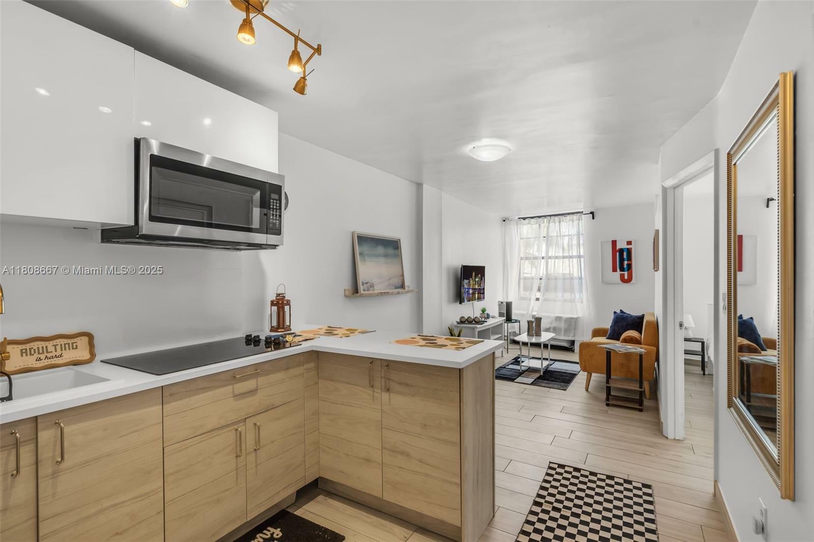 710 Washington Ave 323  Miami Beach FL 33139 photo