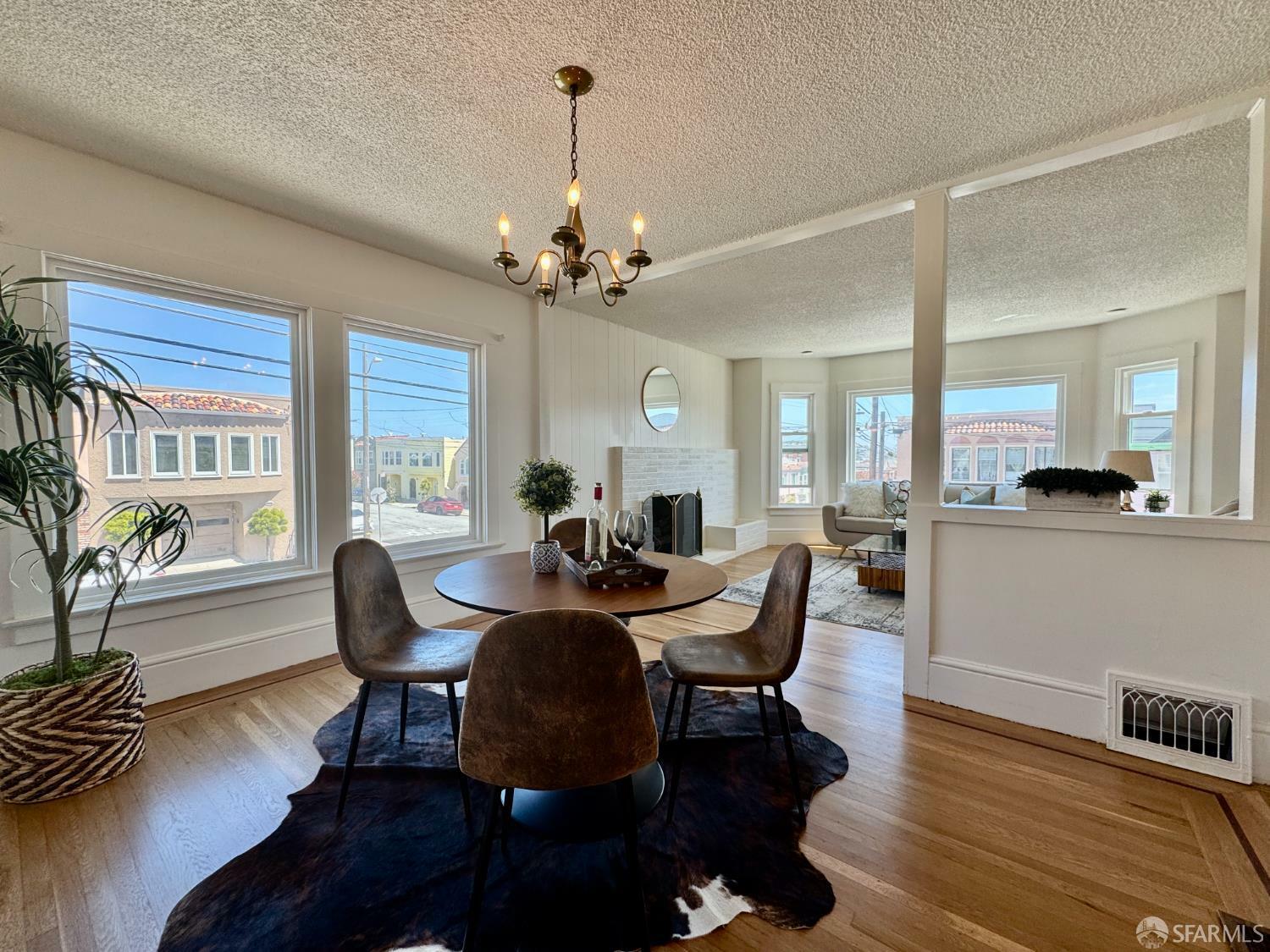 Property Photo:  400 Holyoke Street  CA 94134 