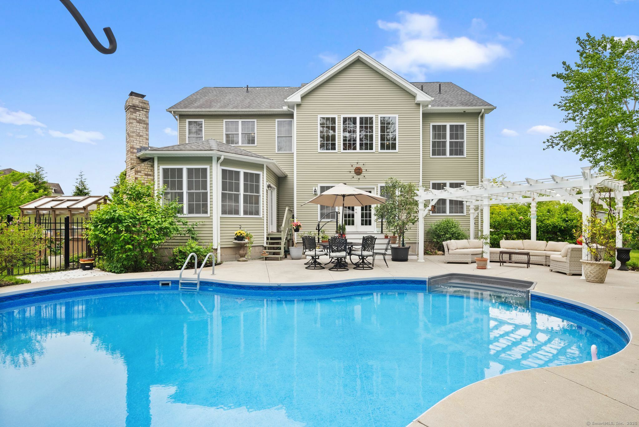 Property Photo: 100 Pembroke Terrace CT 06033