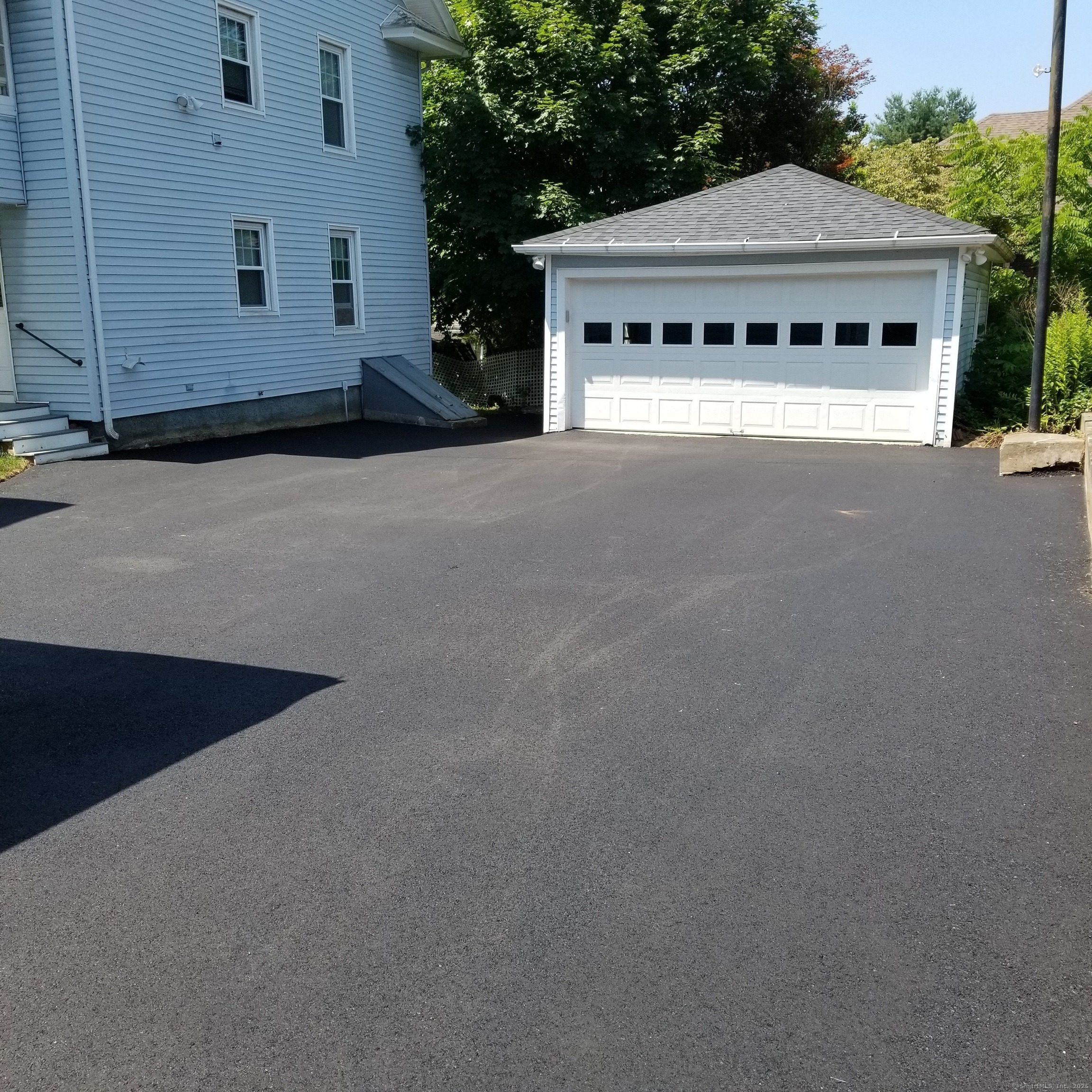 Property Photo: 42 Holbrook Place CT 06401