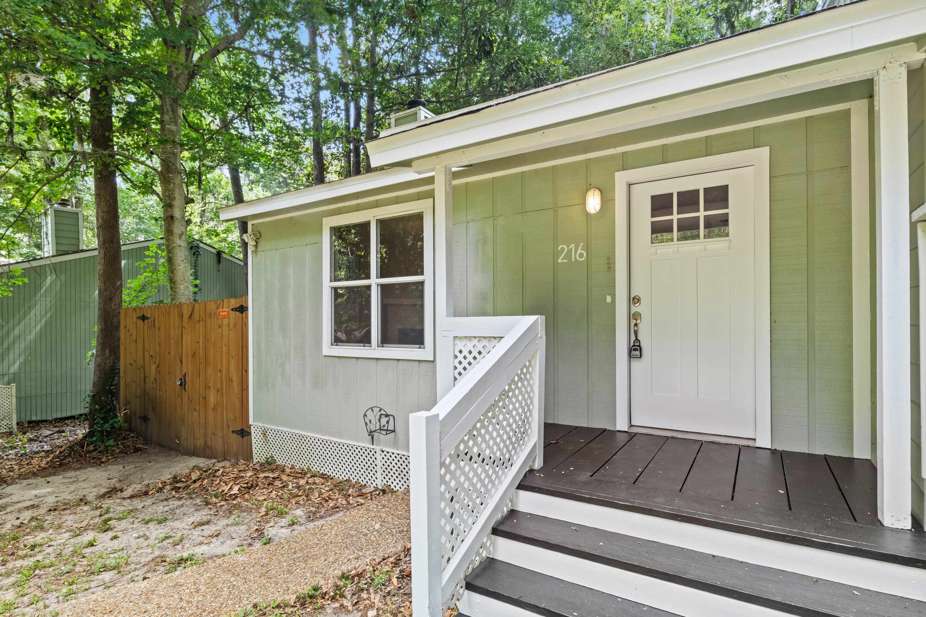 Property Photo: 216 Parkbrook Circle FL 32301