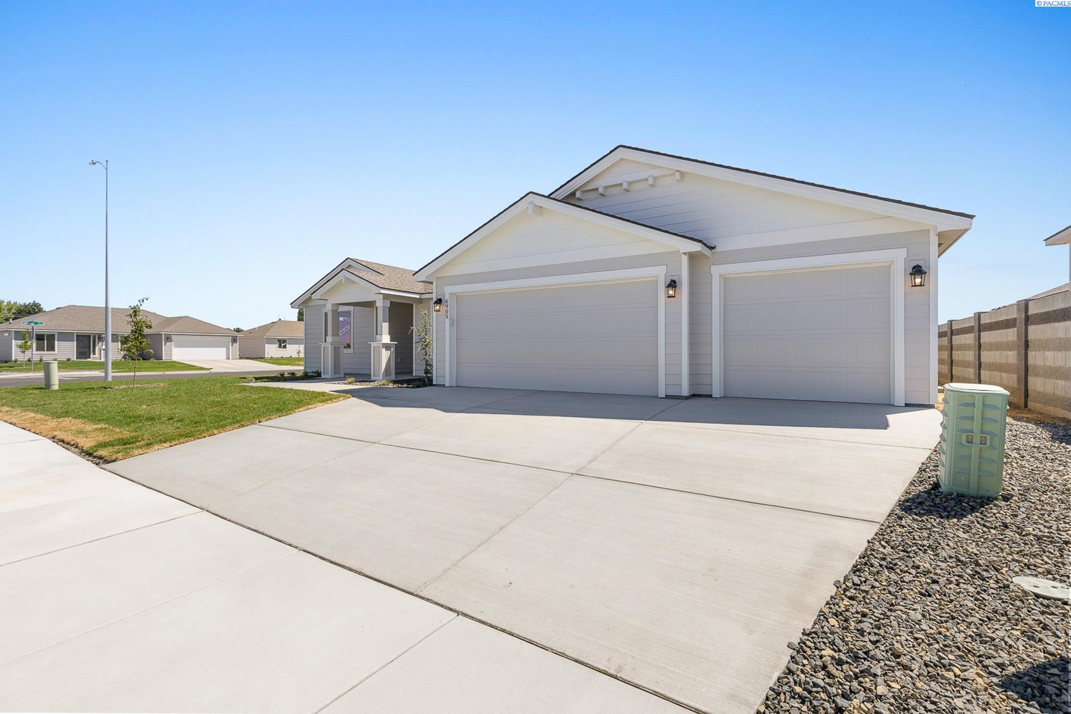 Property Photo:  6905 Road 108  WA 99301 