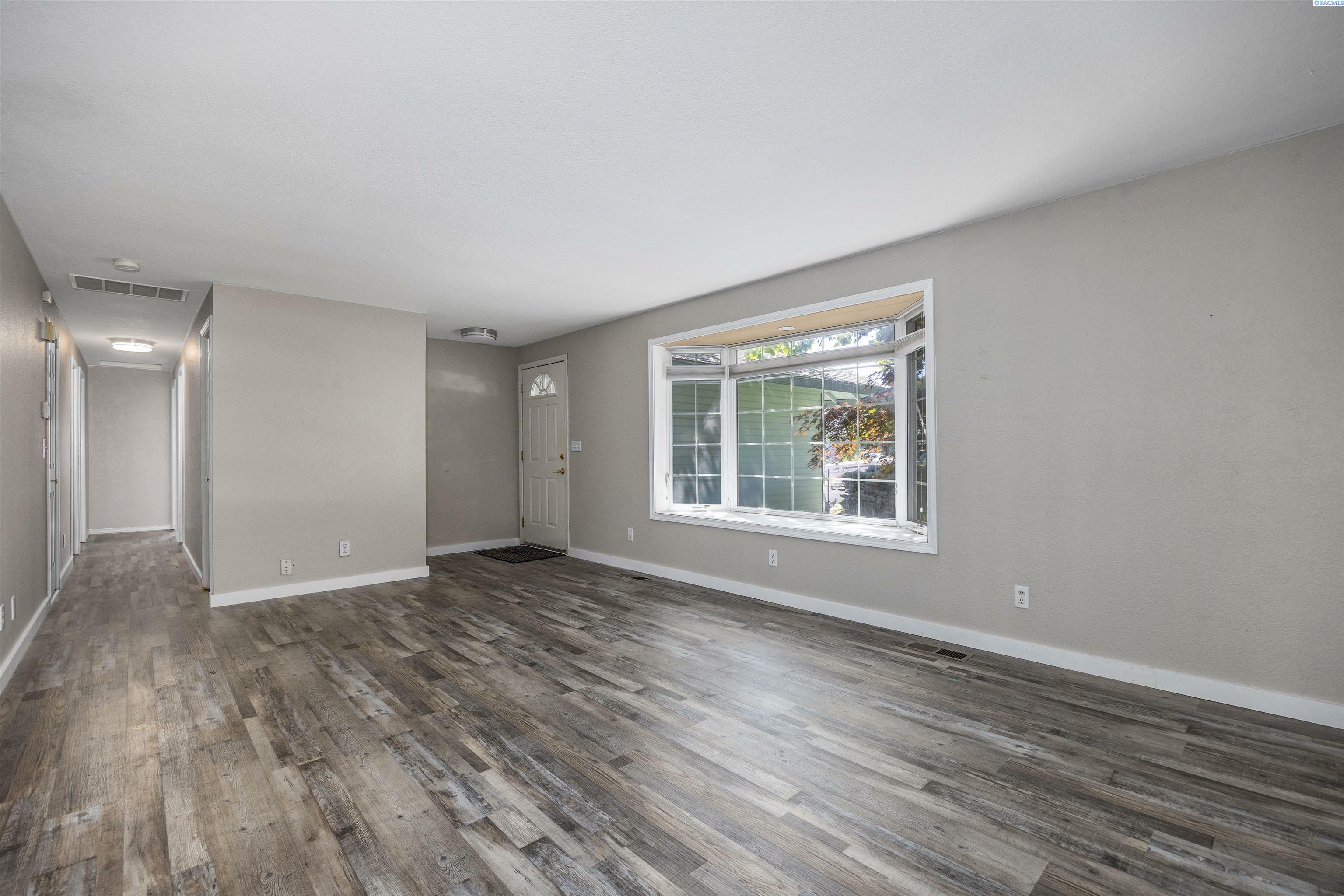 Property Photo: 706 W 42nd Ave WA 99337
