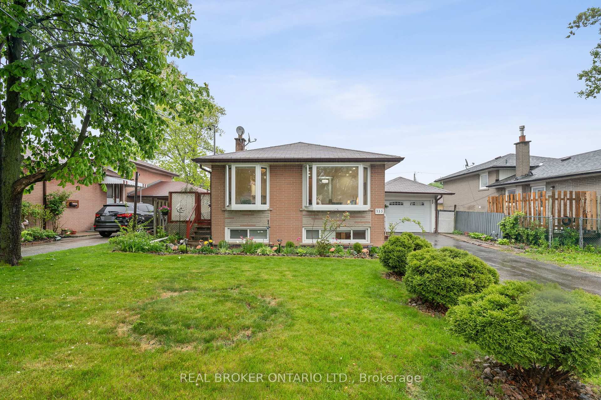 933 Scarborough Golf Clb Road  Toronto ON M1G 1J8 photo