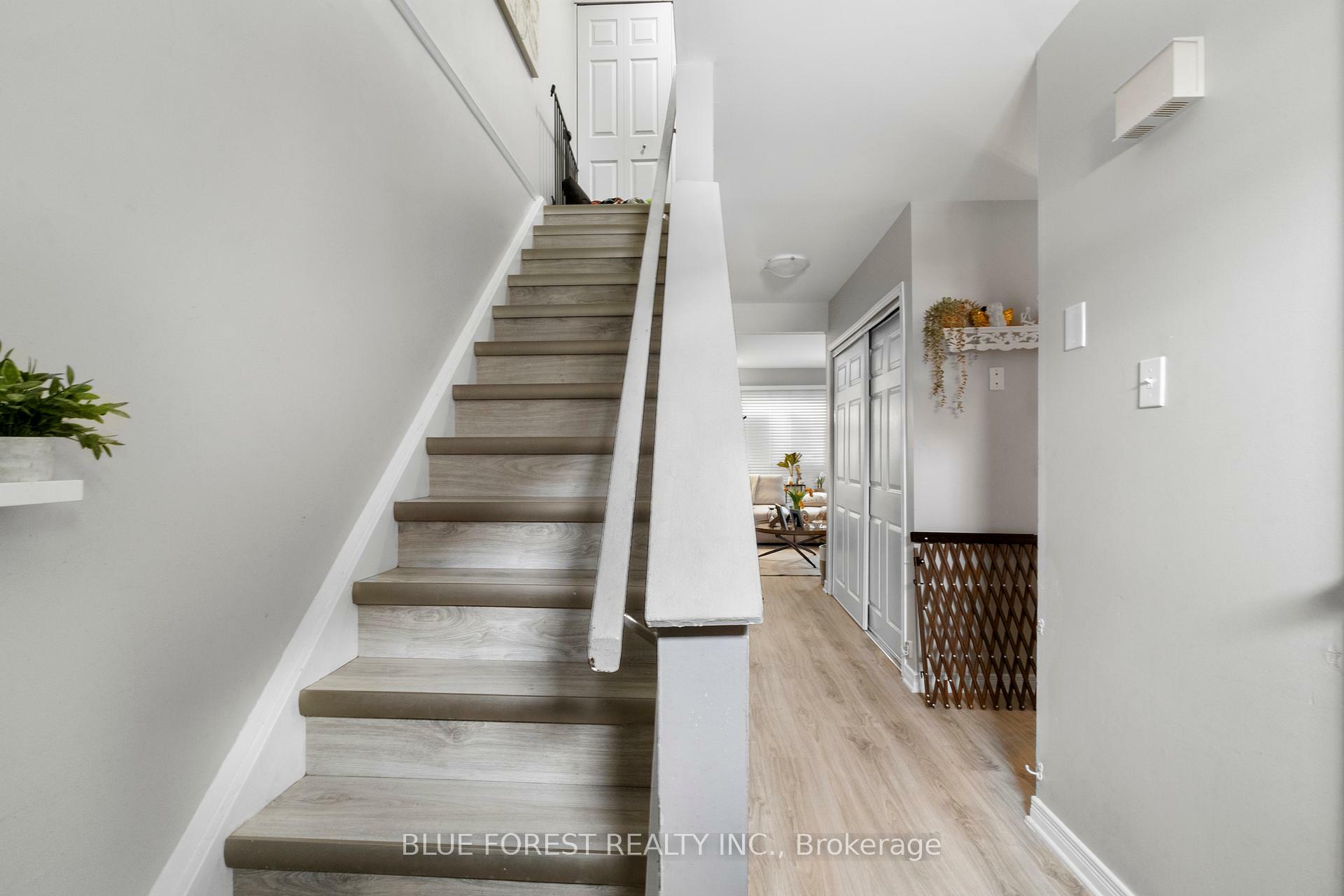 Property Photo: 166 Southdale Road W 18 ON N6J 2J1