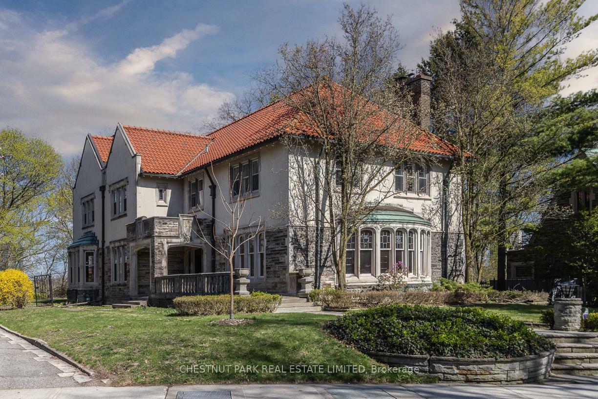 Property Photo: 208 Roxborough Drive ON M4W 1X8