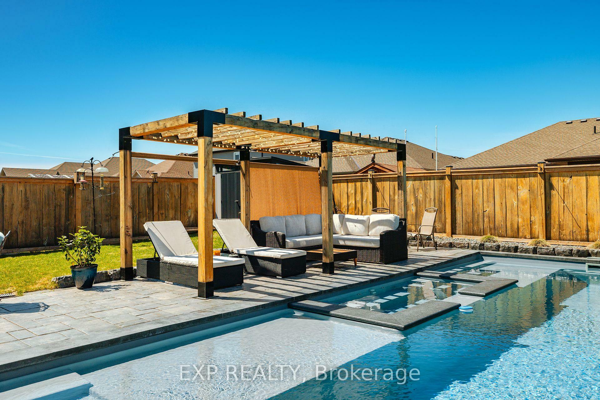 Property Photo:  86 Forbes Crescent  ON N4W 0B8 