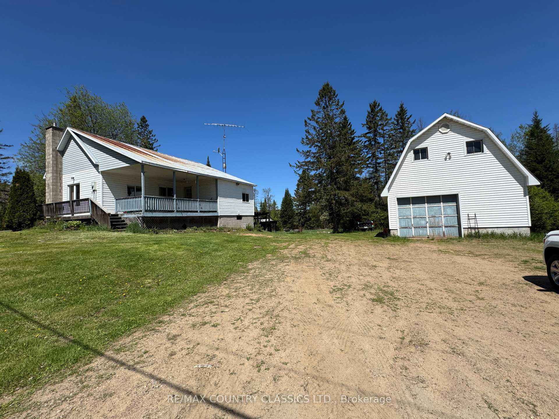 Property Photo: 929 Musclow Greenview Road ON K0L 1C0