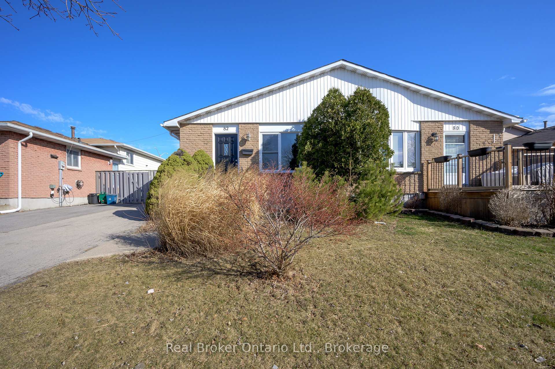 Property Photo: 82 Lampman Crescent ON L2V 4K7