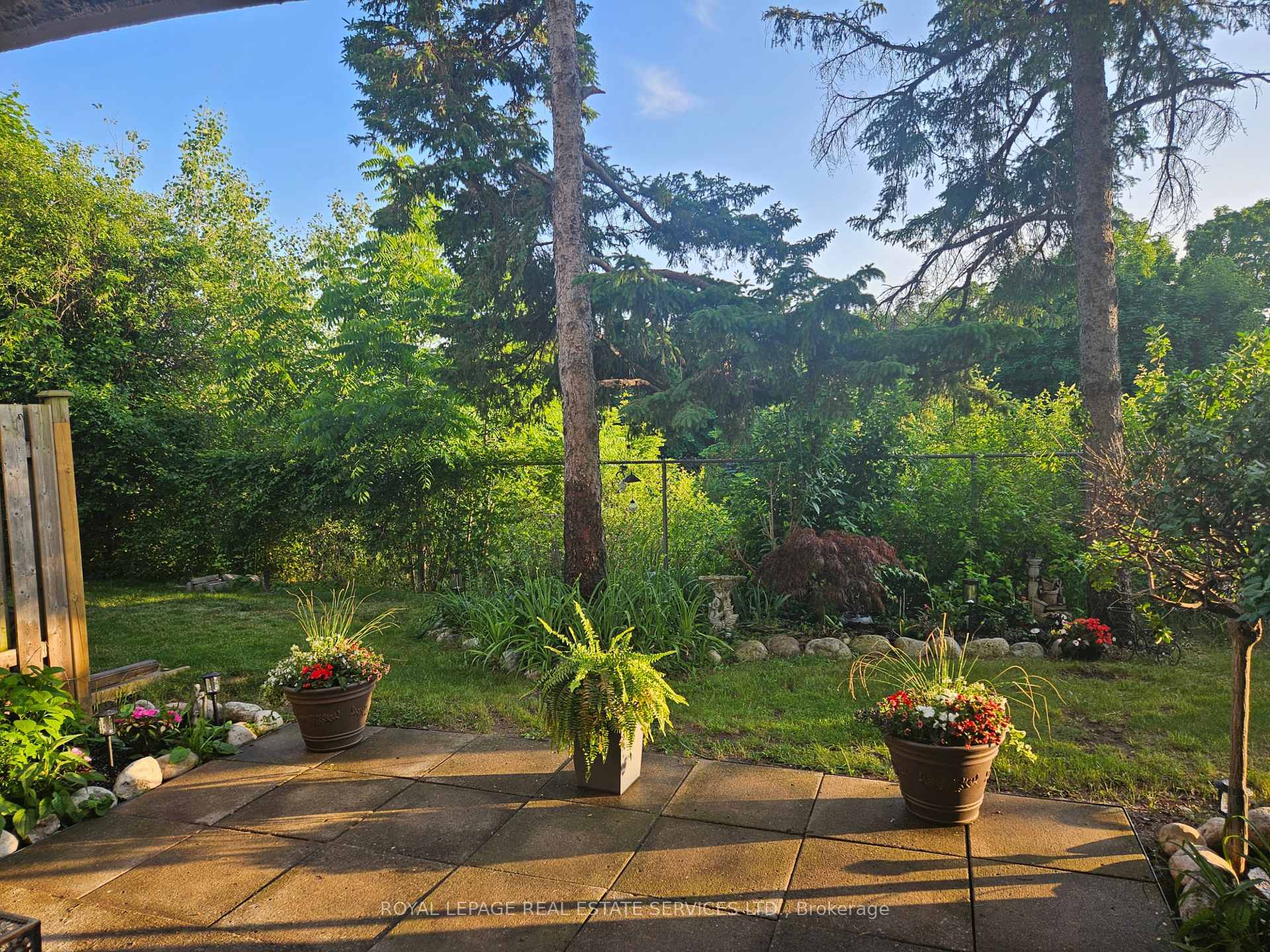 Property Photo: 1008 Falgarwood Drive 5 ON L6H 2P5
