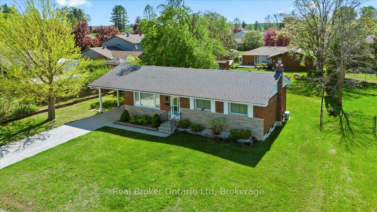 Property Photo: 158 6th Avenue ON N4N 2E4