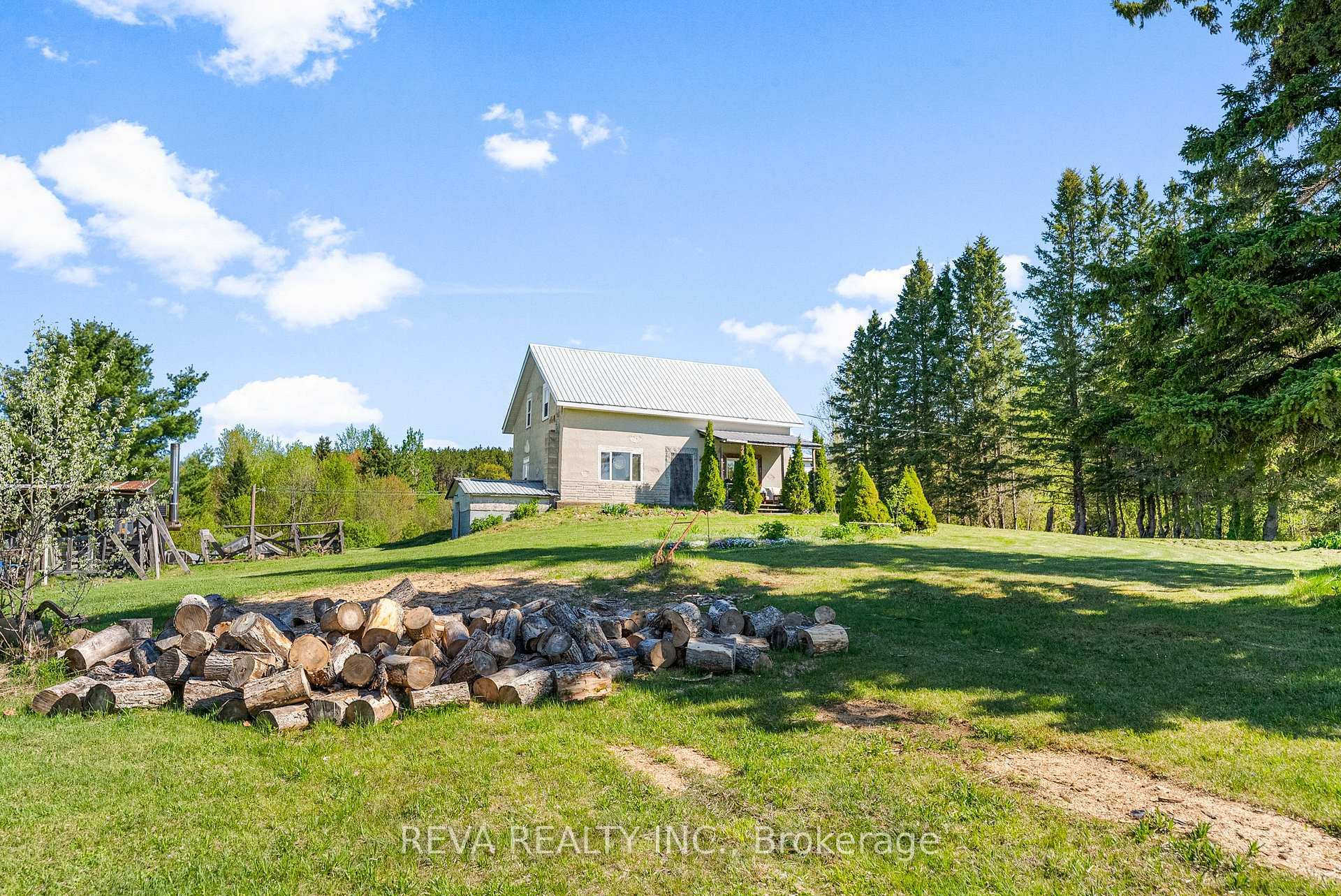 Property Photo: 1175 Hillsview Road ON K0L 2R0