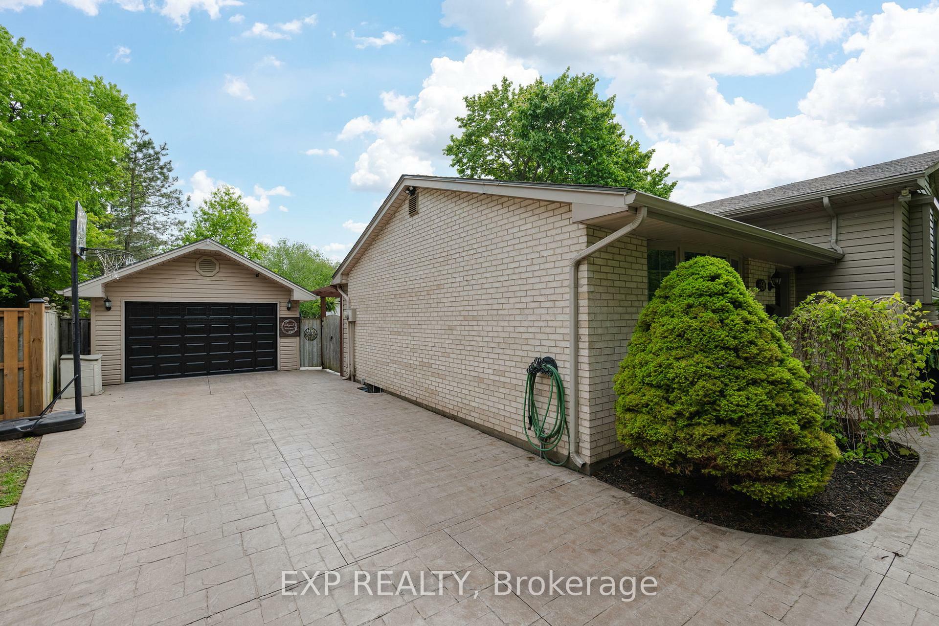 Property Photo: 691 Algoma Avenue ON N5X 1W4