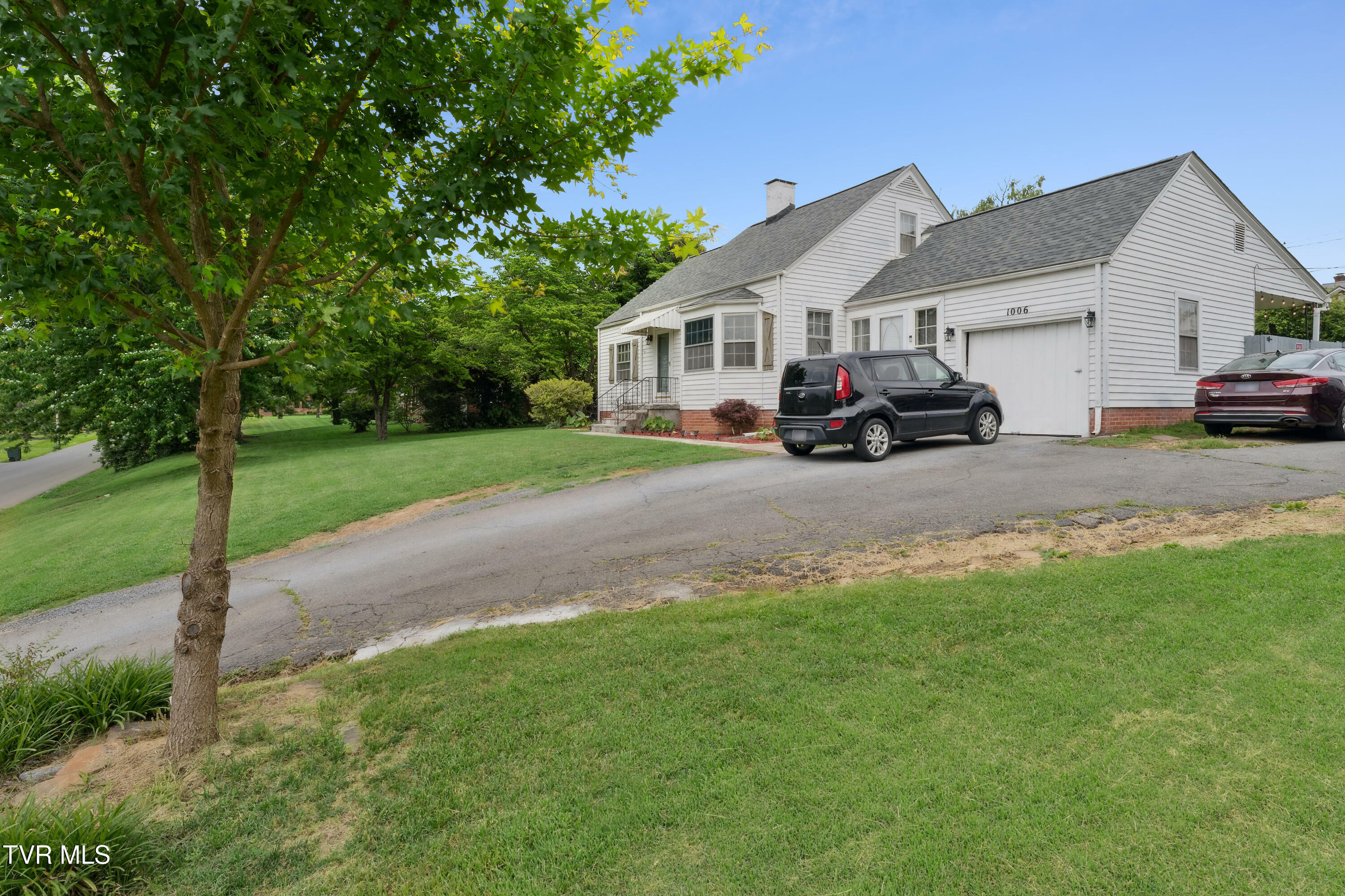 Property Photo: 1006 Riverview Drive TN 37643