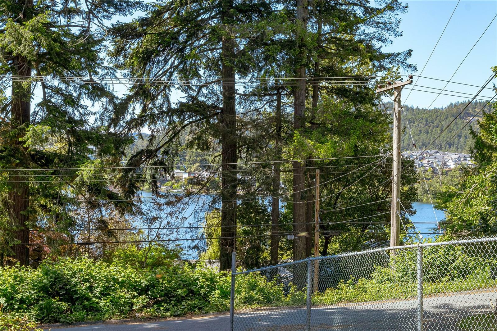 Photo de la propriété: 1154 Goldstream Ave BC V9B 2Z1