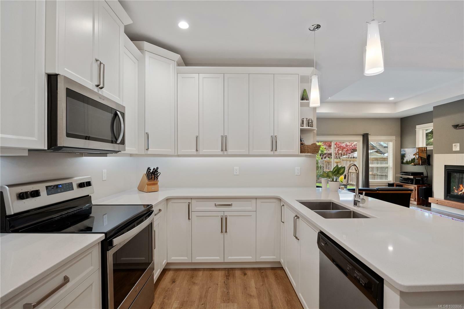 Property Photo: 2559 Brookfield Dr BC V9N 0E6