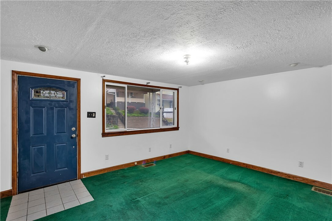 Property Photo: 208 Maple Ave PA 16001
