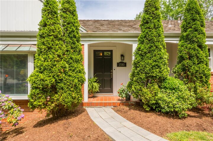 Property Photo: 1580 Williamsburg Rd PA 15243