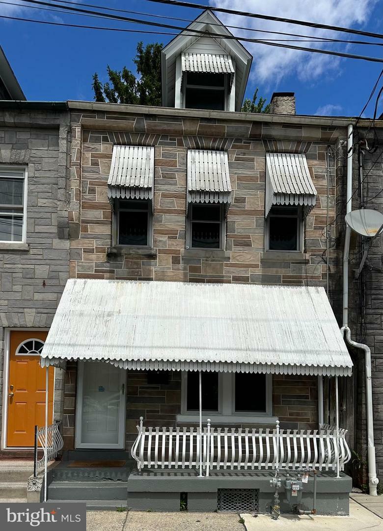 33 New Dorwart Street  Lancaster PA 17603 photo