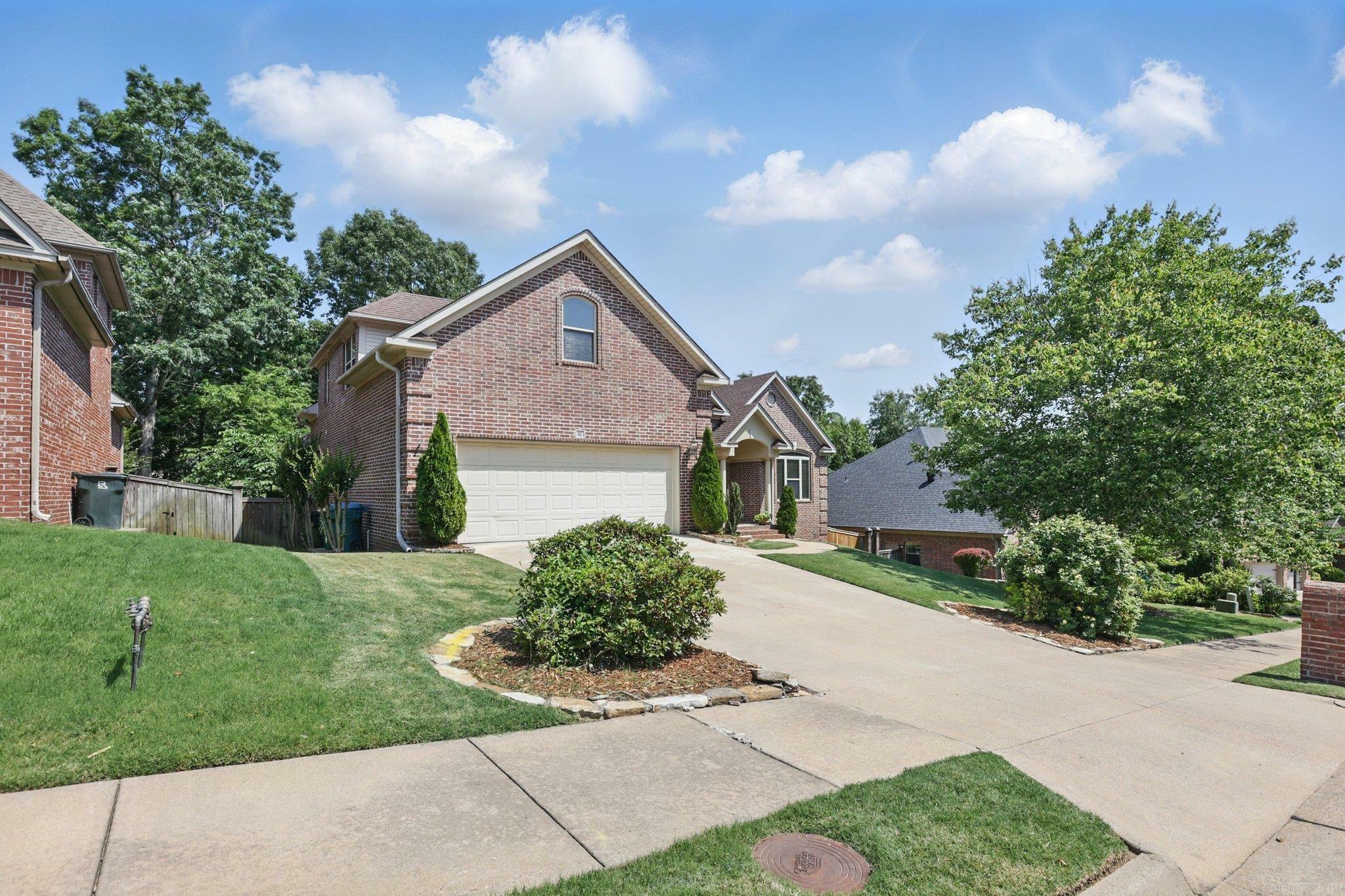 Property Photo: 12 Woodfern Dr AR 72211