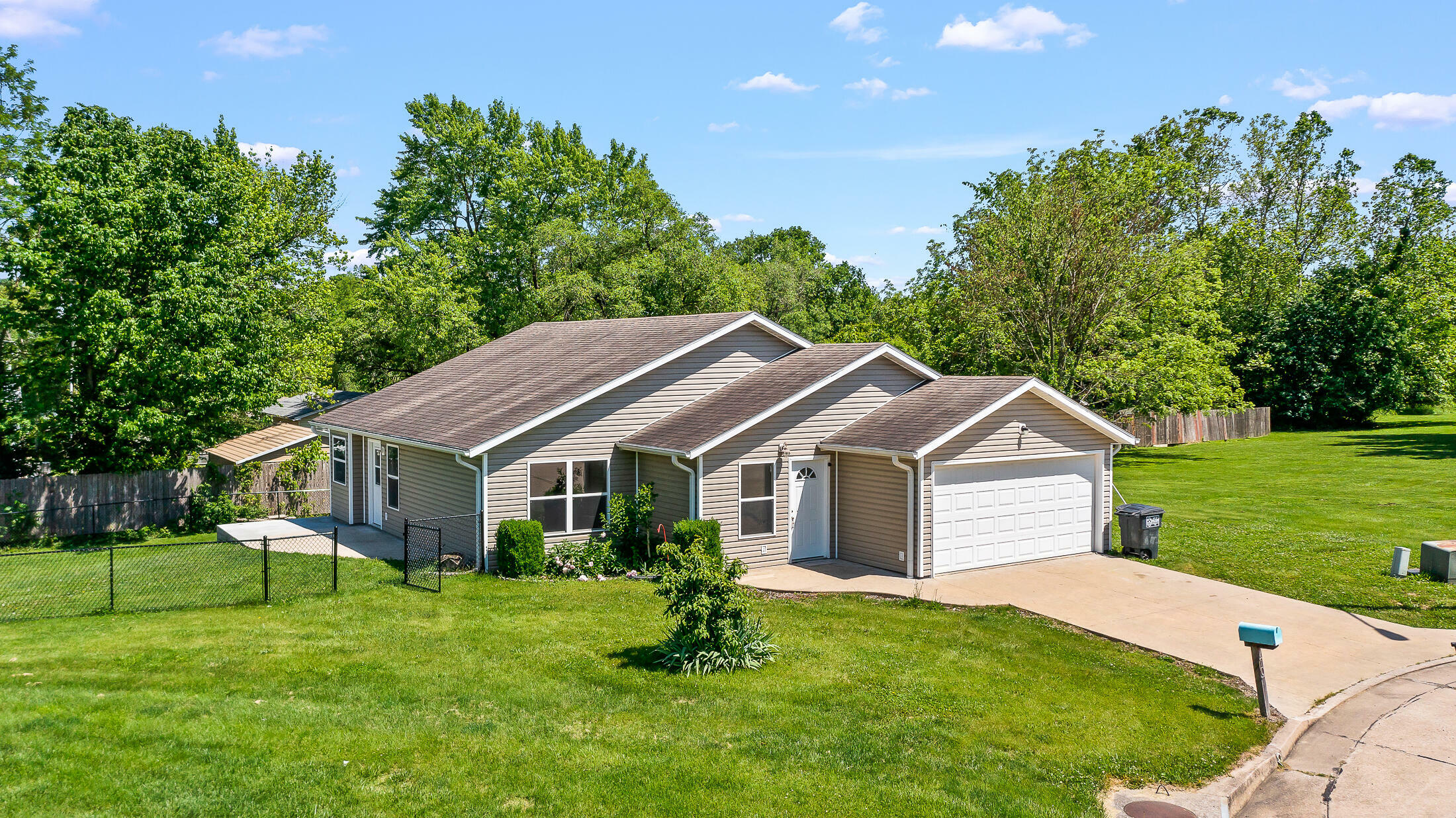 Property Photo:  707 Woodhill Ave  MO 65251 