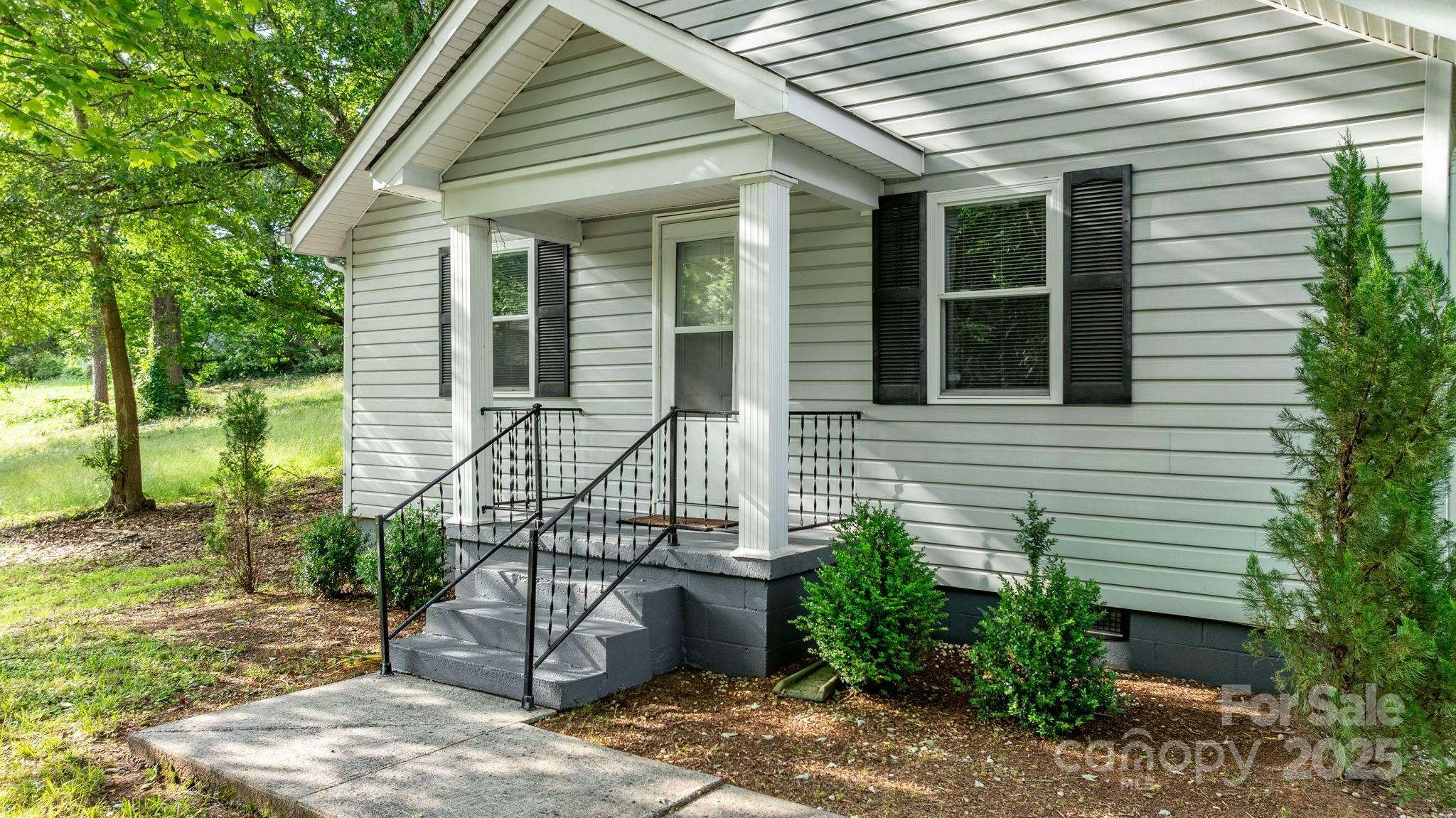 Property Photo: 352 18th Avenue NE NC 28601