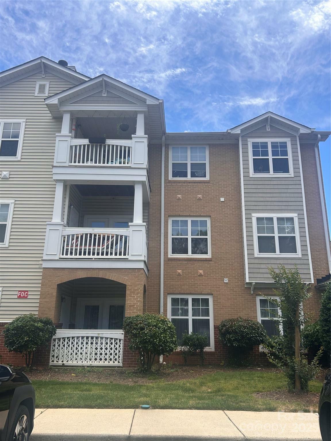 Property Photo: 11863 Ridgeway Park Drive NC 28277