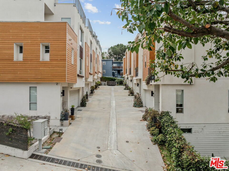 Property Photo: 1344 Douglas St CA 90026
