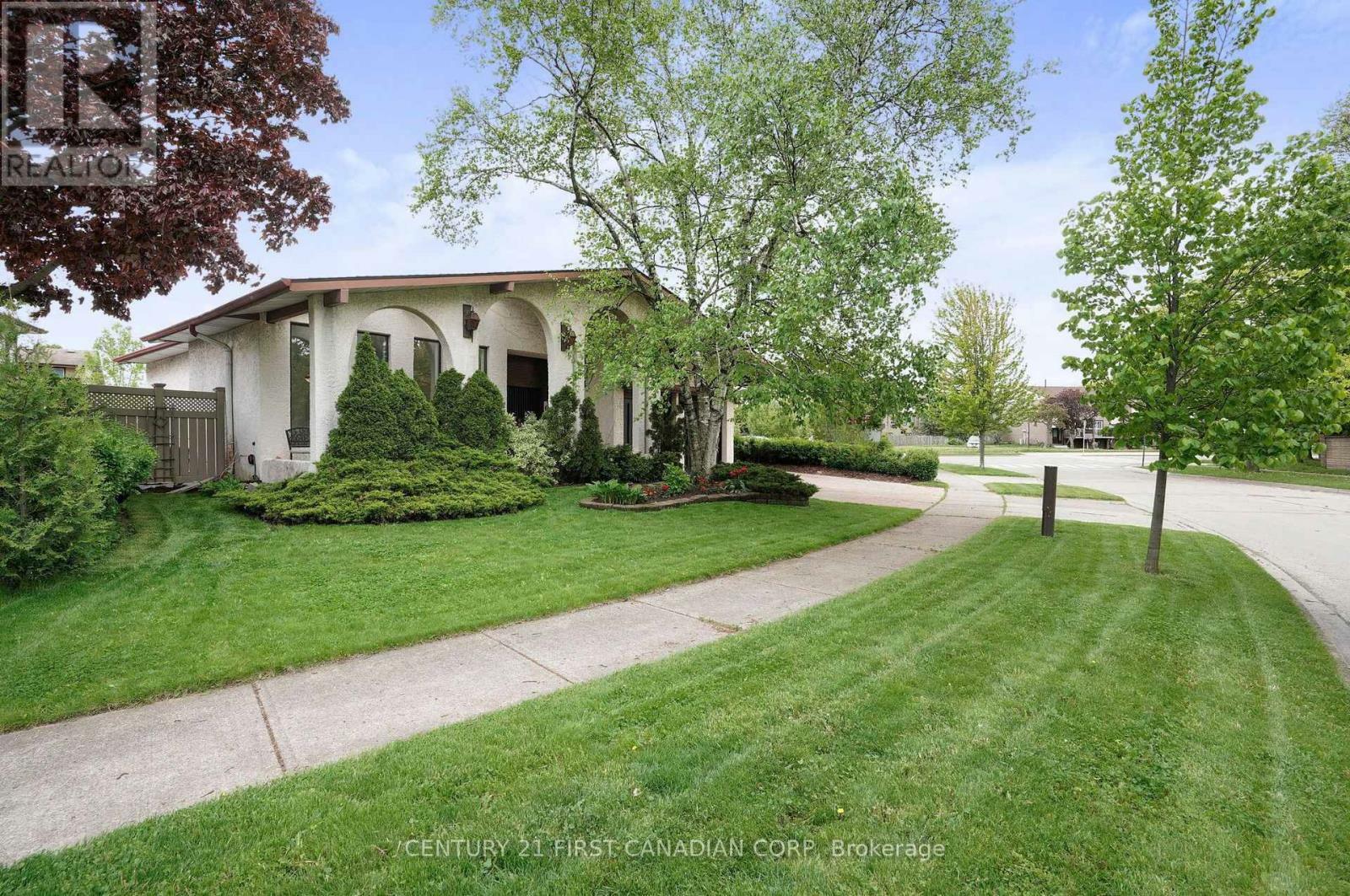 Property Photo: 6 Audubon Street ON L8J 1P7