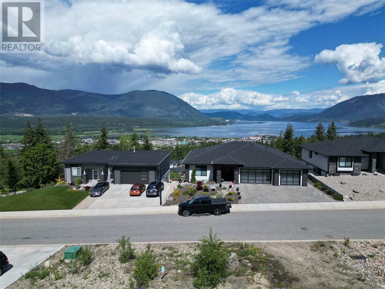1040 17 Avenue Southeast  Salmon Arm BC V1E 2C9 photo